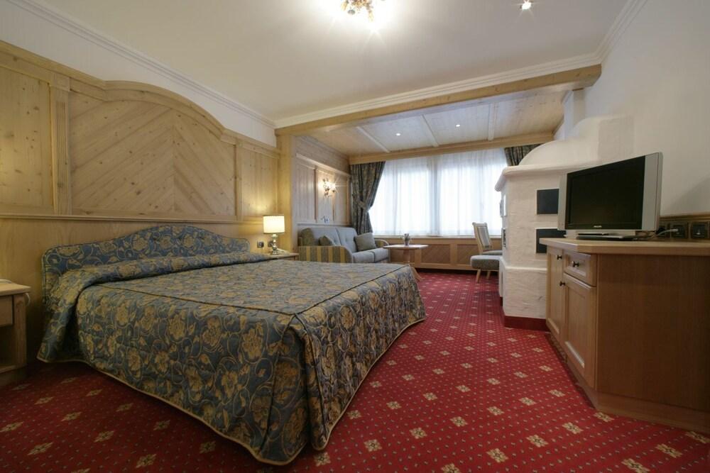 Alpen Hotel Corona Виго-ди-Фасса Экстерьер фото