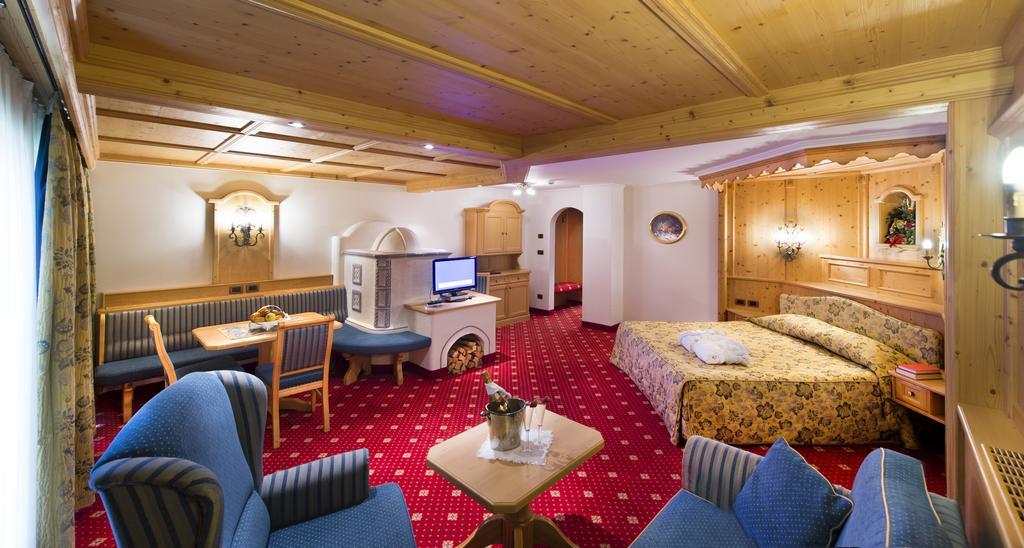 Alpen Hotel Corona Виго-ди-Фасса Экстерьер фото