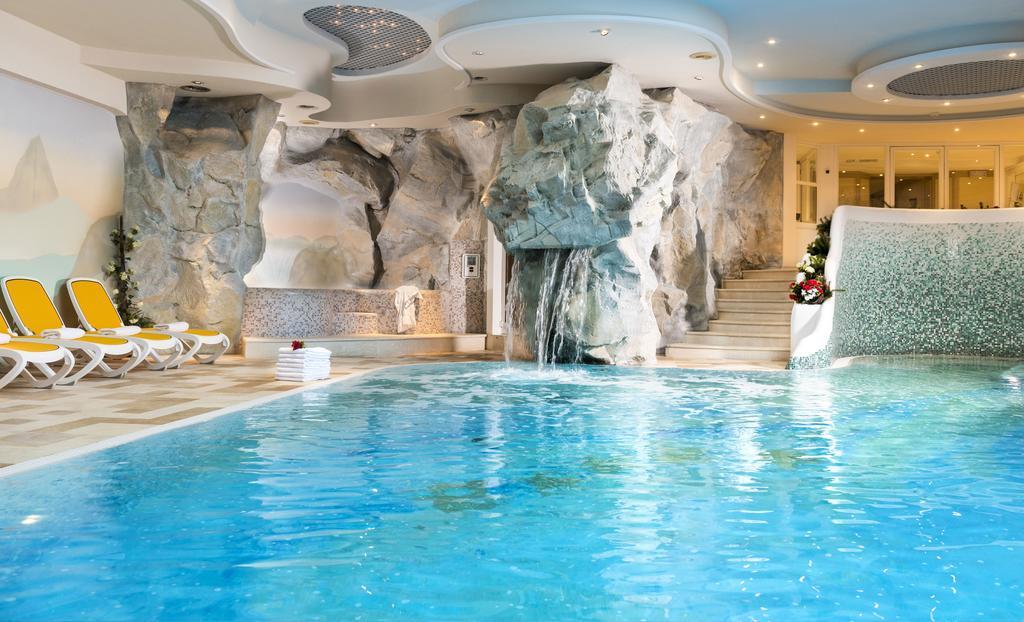 Alpen Hotel Corona Виго-ди-Фасса Экстерьер фото