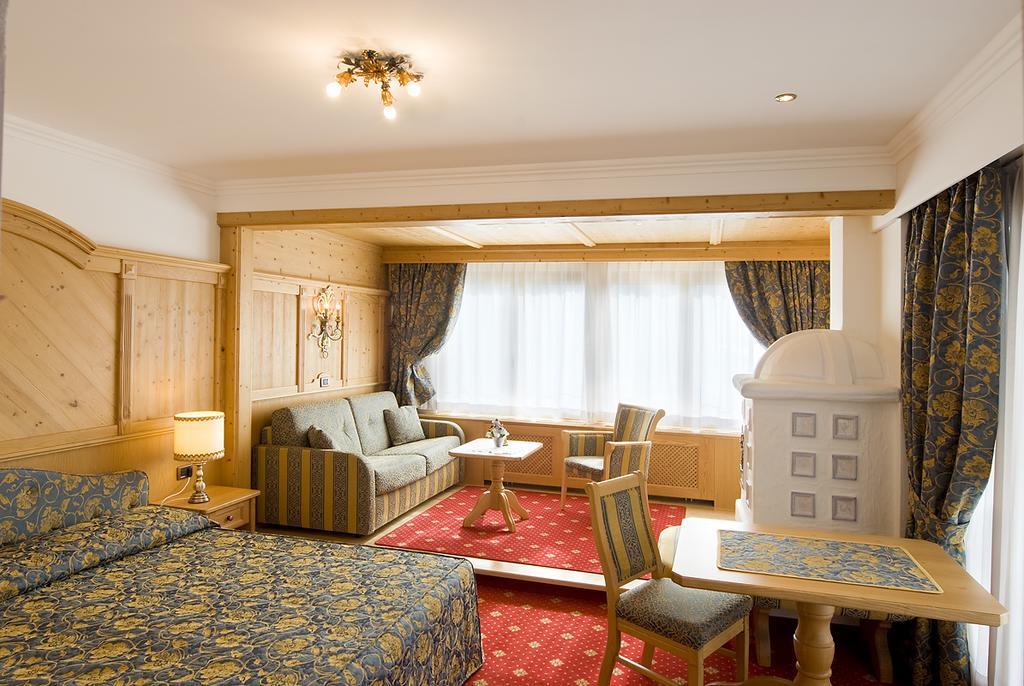Alpen Hotel Corona Виго-ди-Фасса Экстерьер фото